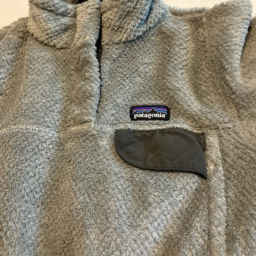 Patagonia Soft Gray Fleece Jacket - Picture 3 of 6